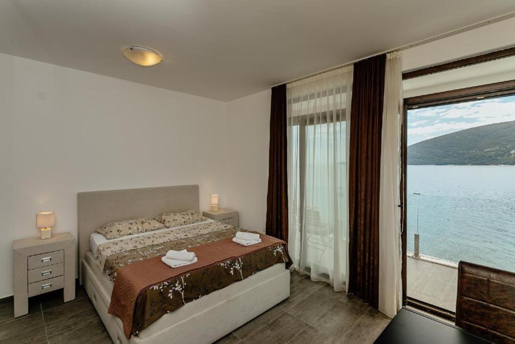 Apartments Joy Herceg Novi Esterno foto