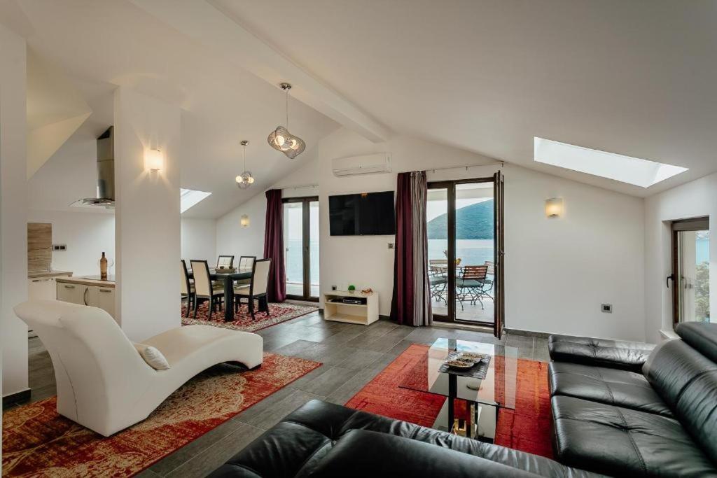 Apartments Joy Herceg Novi Esterno foto