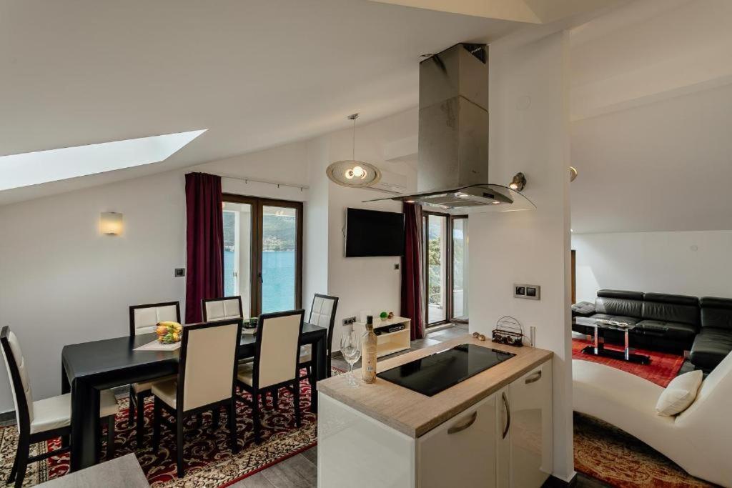 Apartments Joy Herceg Novi Esterno foto