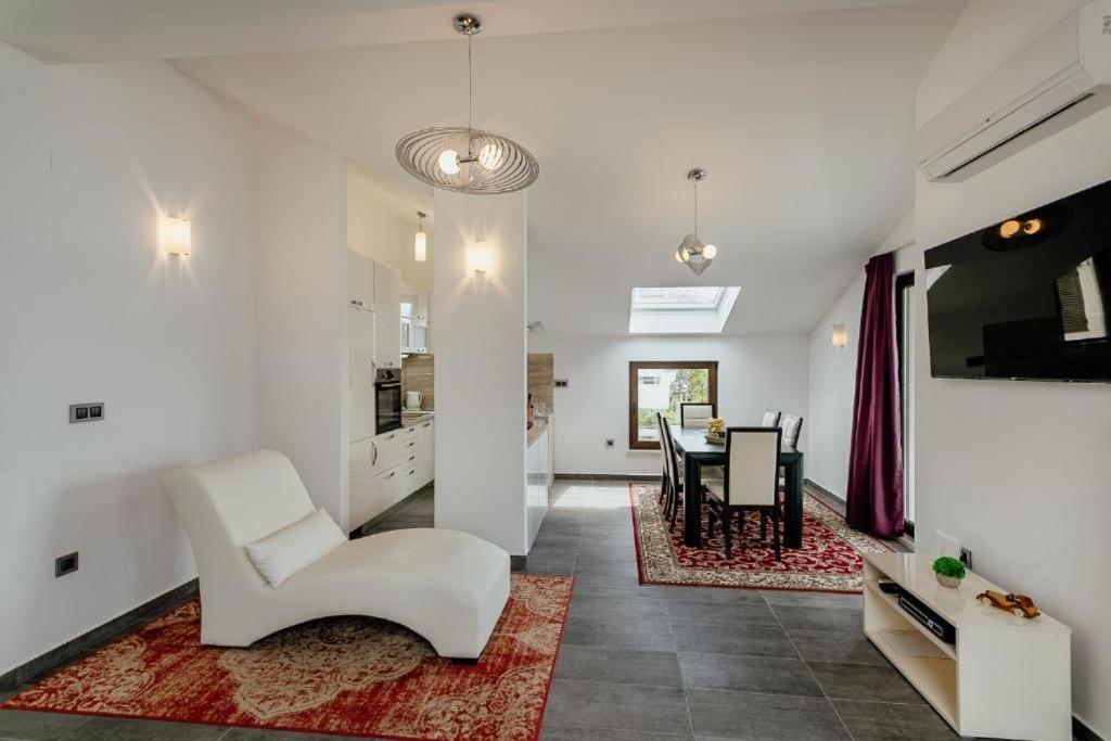 Apartments Joy Herceg Novi Esterno foto