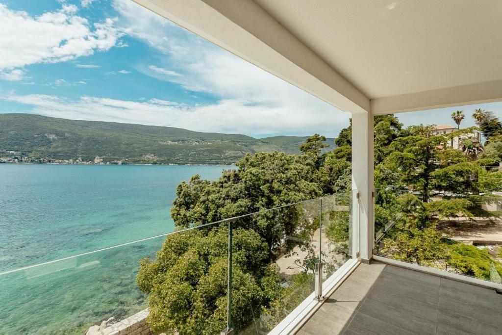 Apartments Joy Herceg Novi Esterno foto