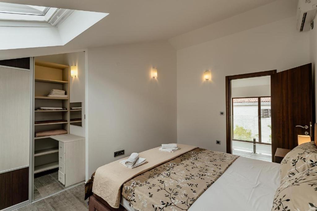 Apartments Joy Herceg Novi Esterno foto