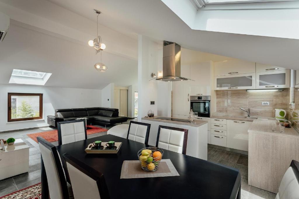 Apartments Joy Herceg Novi Esterno foto