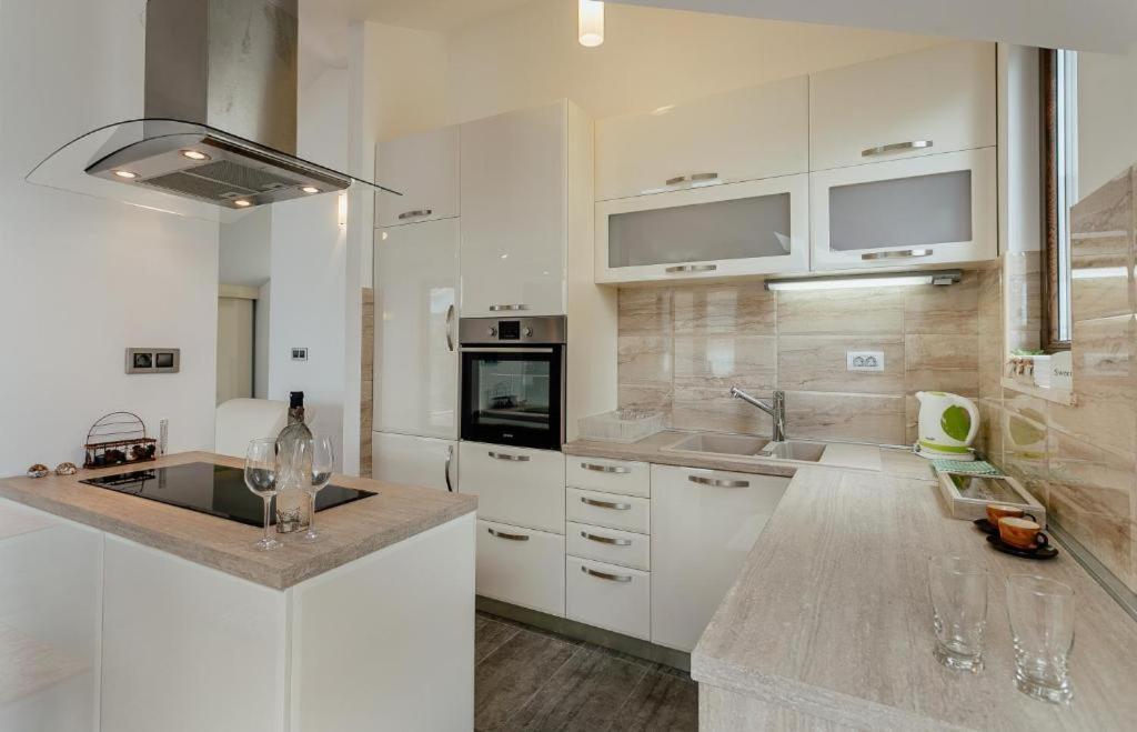Apartments Joy Herceg Novi Esterno foto