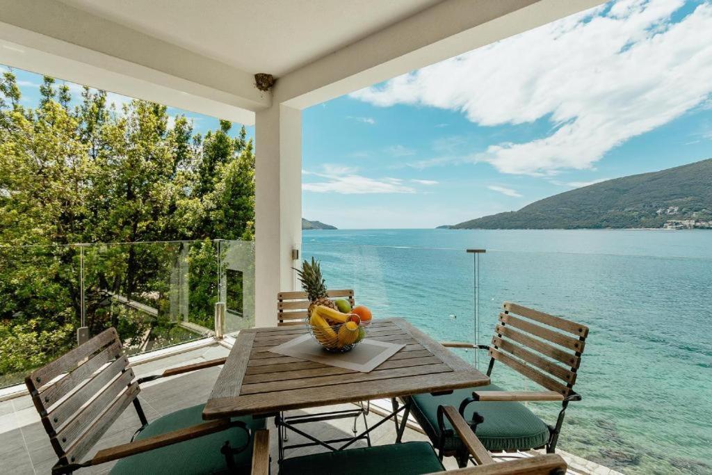 Apartments Joy Herceg Novi Esterno foto