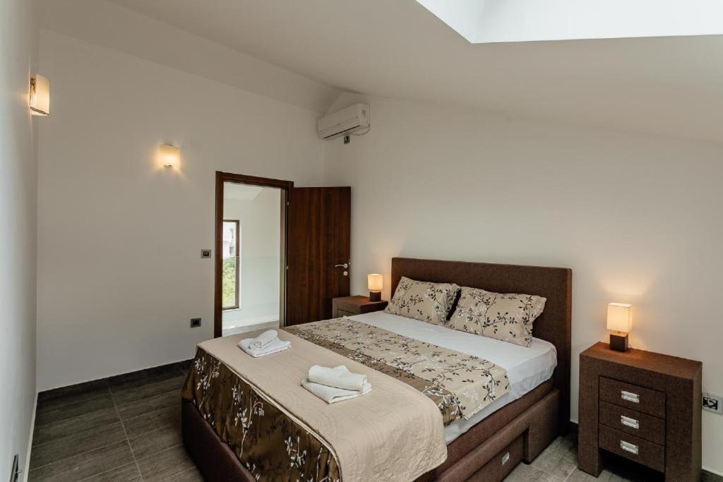 Apartments Joy Herceg Novi Esterno foto