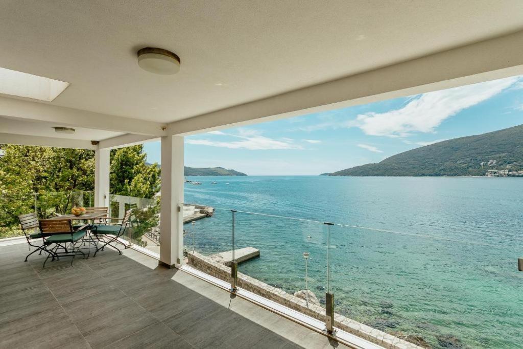 Apartments Joy Herceg Novi Esterno foto