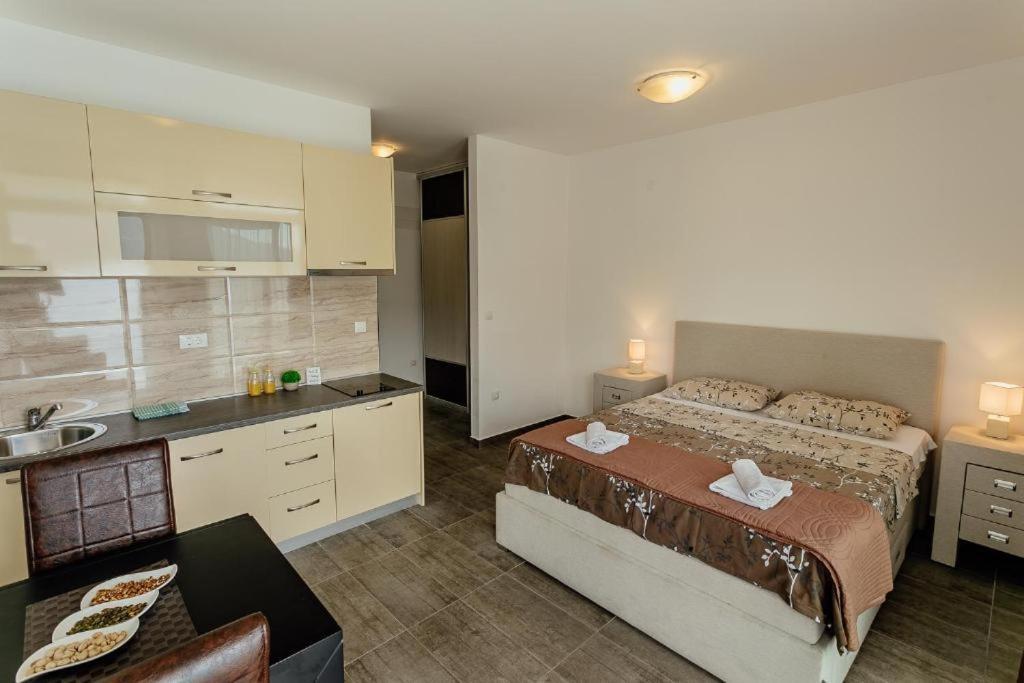 Apartments Joy Herceg Novi Esterno foto