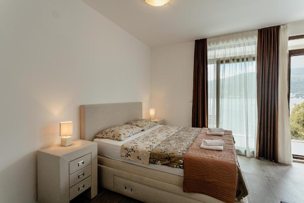 Apartments Joy Herceg Novi Esterno foto
