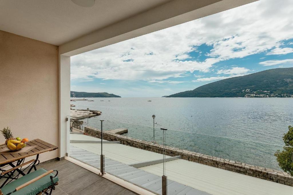 Apartments Joy Herceg Novi Esterno foto