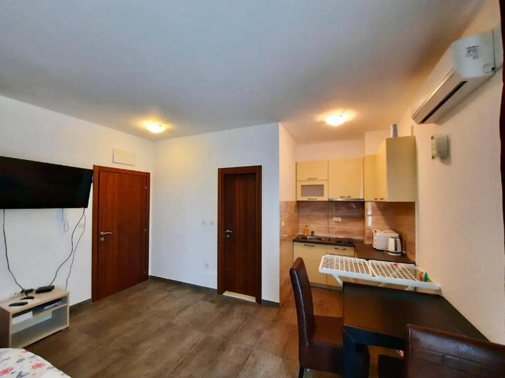 Apartments Joy Herceg Novi Esterno foto