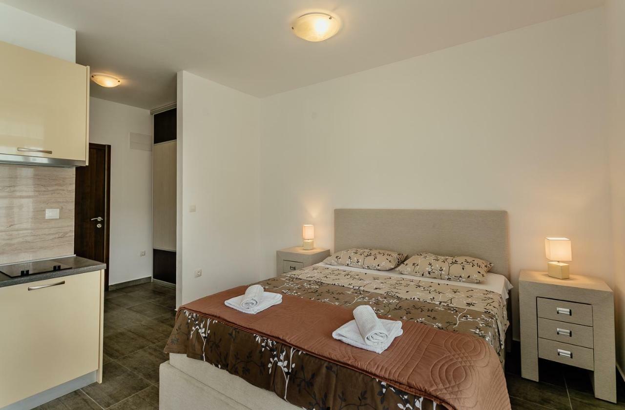 Apartments Joy Herceg Novi Esterno foto