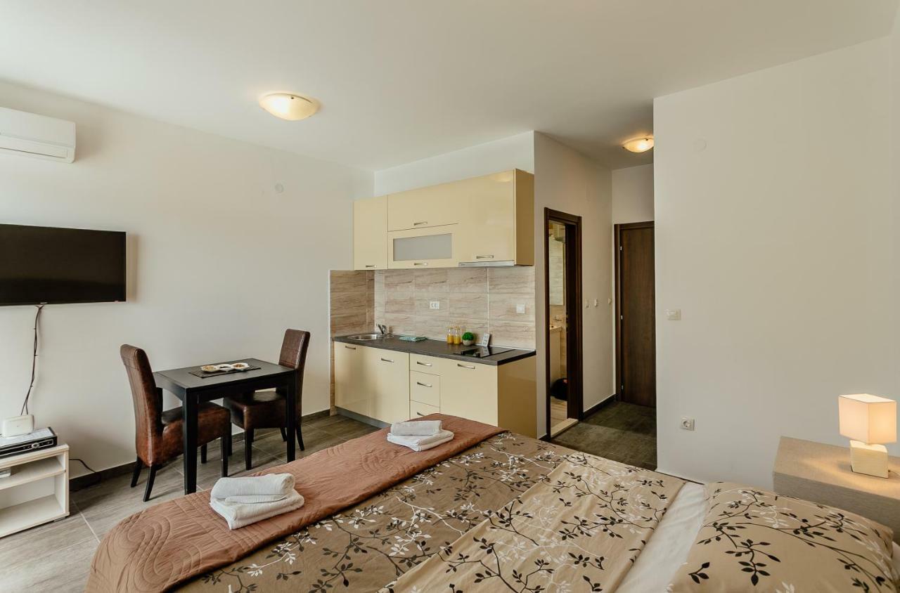 Apartments Joy Herceg Novi Esterno foto