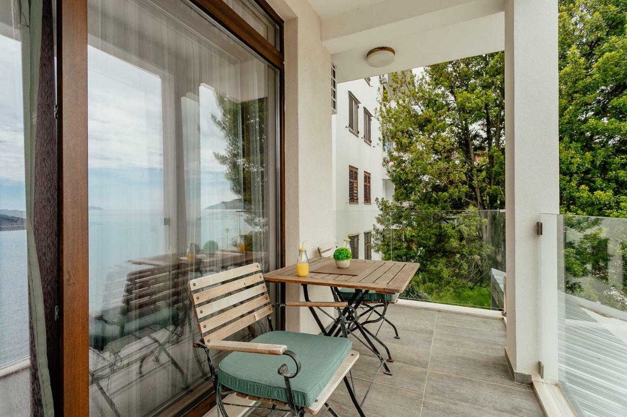 Apartments Joy Herceg Novi Esterno foto